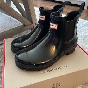 HUNTER Black Gloss Chelsea Boots Size 7.5